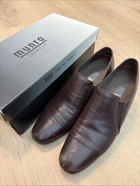 Munro Women’s Slip-On Heels in Dark Brown Leather